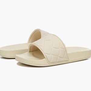 ✨ Vince Watley Eva Woven Slide Sandals ✨Women’s Size 9✨ Brand New ✨ Retail: $98✨